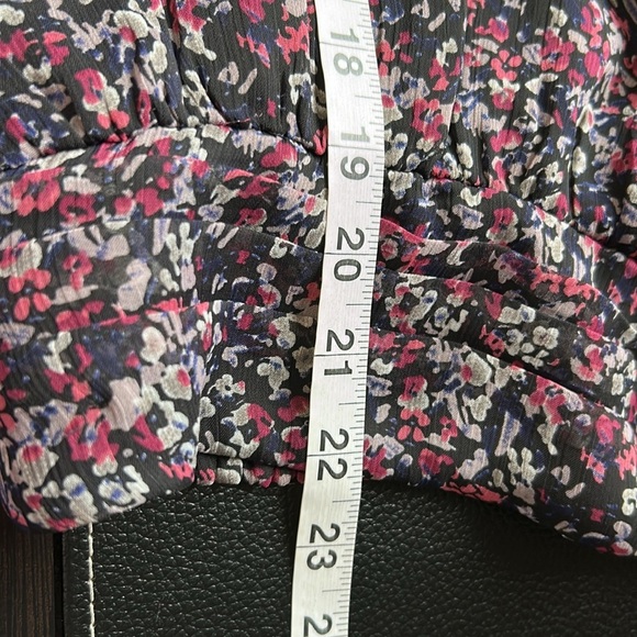 EVEREVE Scarlett Gathered Mock Neck Floral Keyhole Back Blouse Top Sz S - Picture 13 of 13